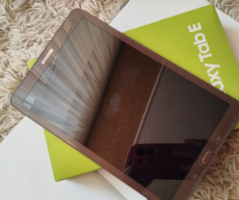 SAMSUNG Galaxy Tab E