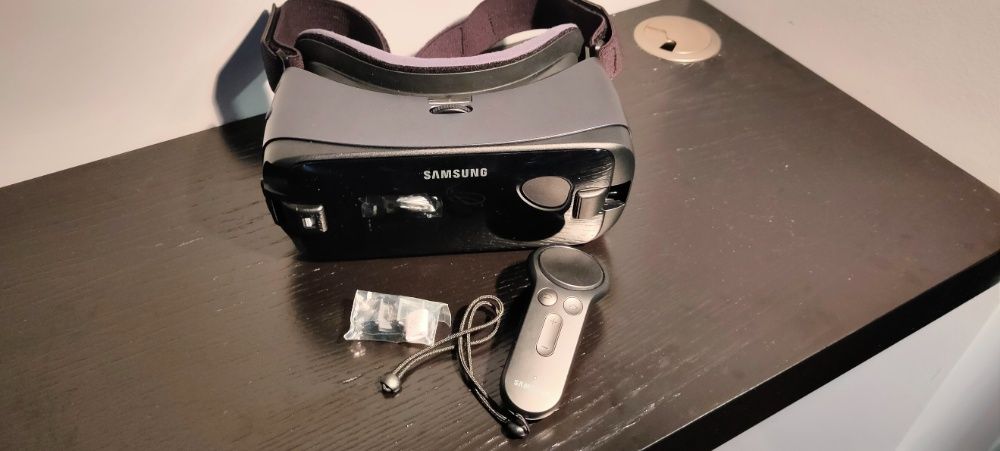 Samsung Gear VR + Controller SM-R324 - Óculos de Realidade Virtual