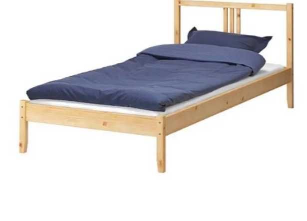 Cama individual de pinho Ikea com estrado e colchão