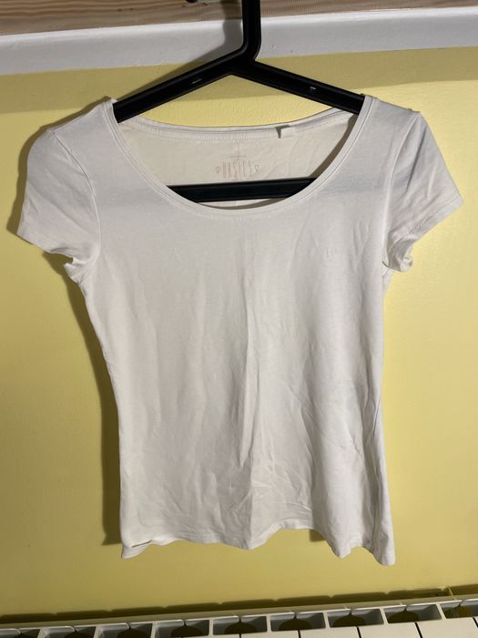 T-shirt w kolorze białym
