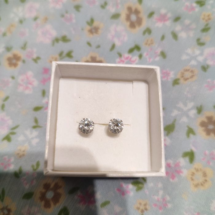 Delikatne Srebrne Kolczyki z Cyrkonią 925
