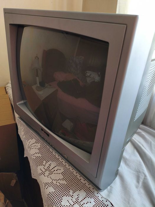 Tv com comando incluido