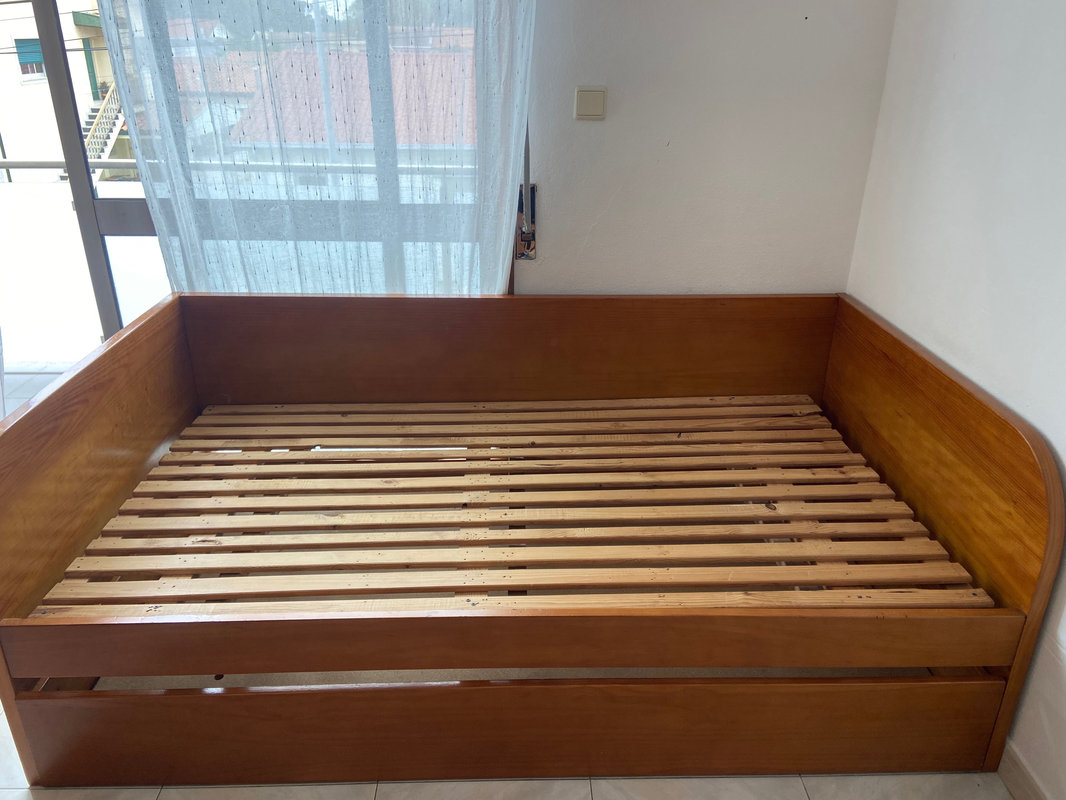 Estúdio de solteiro +cama dupla
