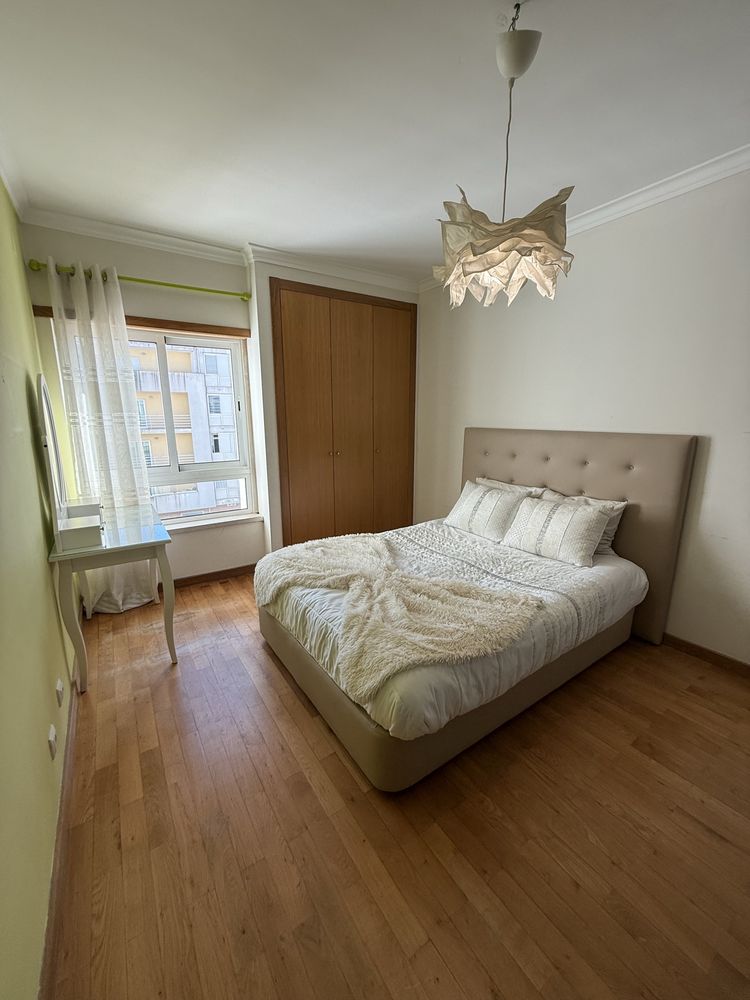 Arrenda-se quarto com despesas incluídas