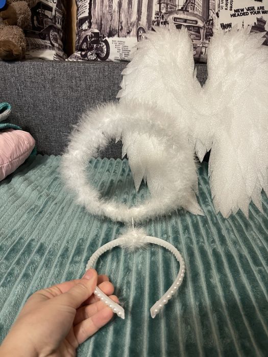 Крила ангела і німб