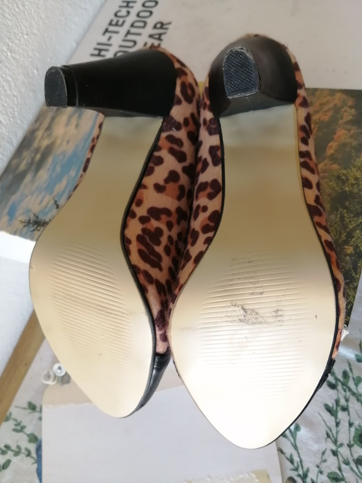 Sapatos salto leopardo