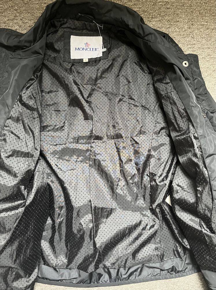 Курточка Moncler