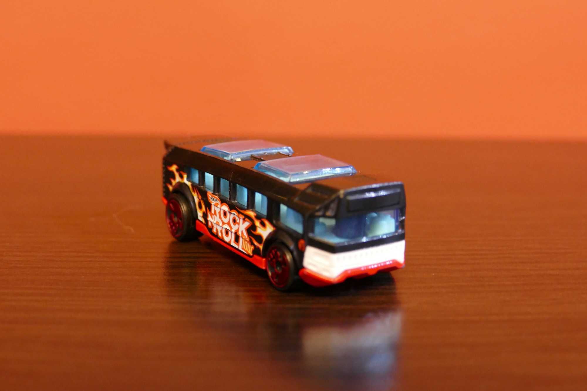 Hot Wheels autko "Resorak" High 2013