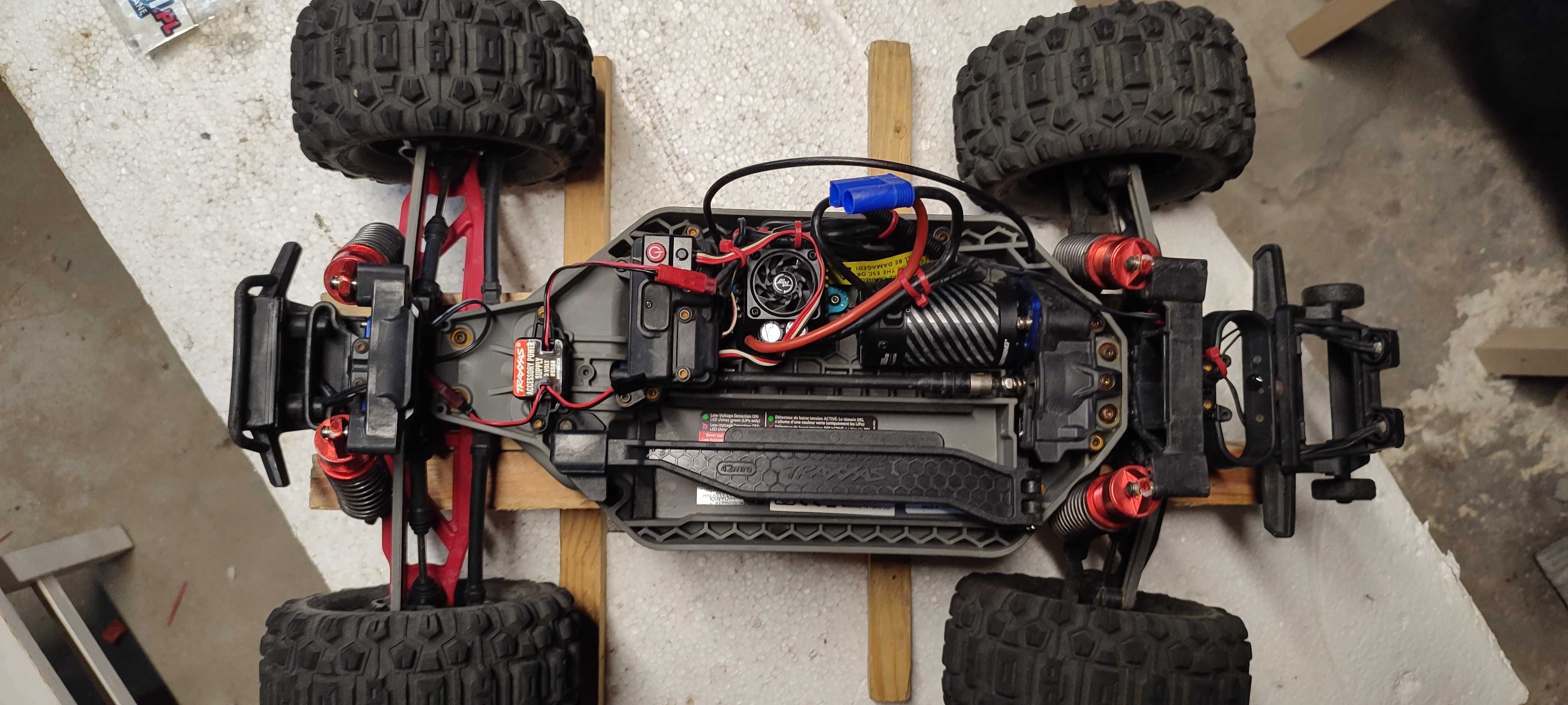 Traxxas Rustler 4x4 hobbywing