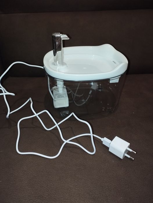 Поилка фонтанчик для котов и собак