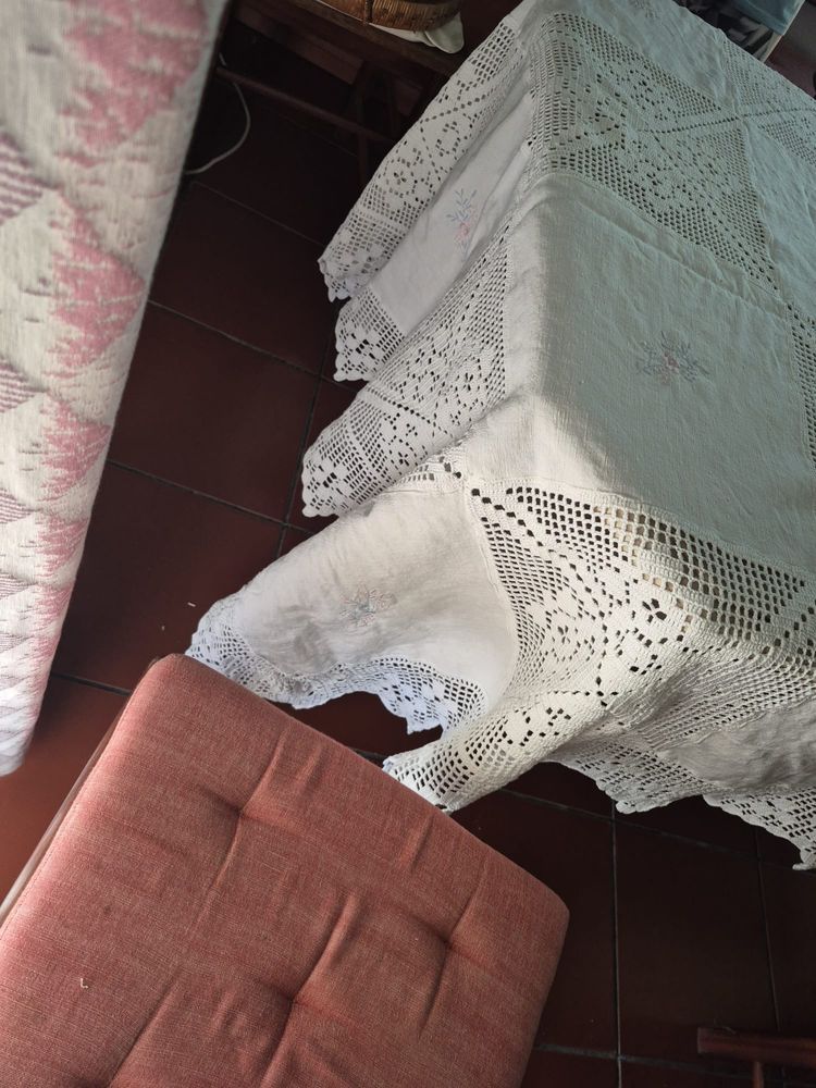 Toalha de mesa em croche e linho