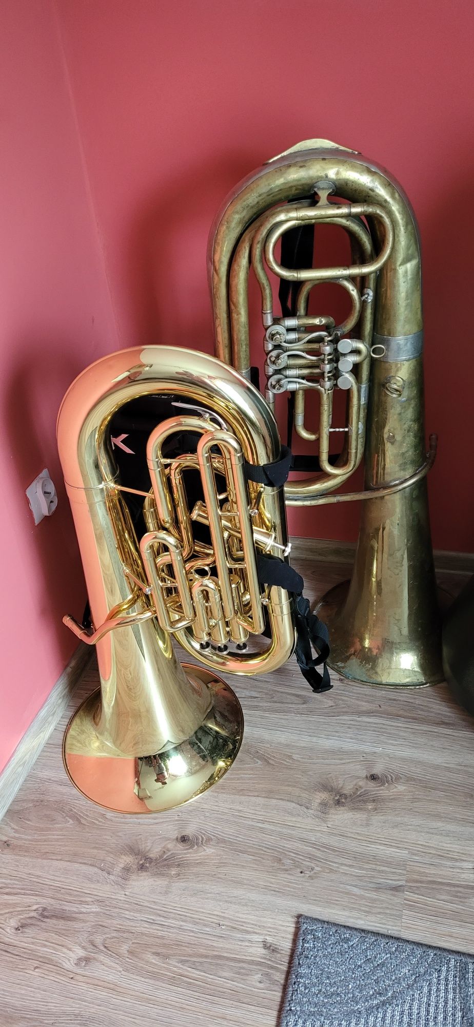 Tuba w stroju "B"