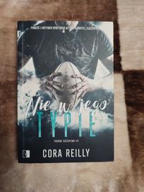 Nie w jego typie - Cora Reilly