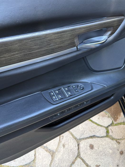 BMW 750 long 4.4 бензин