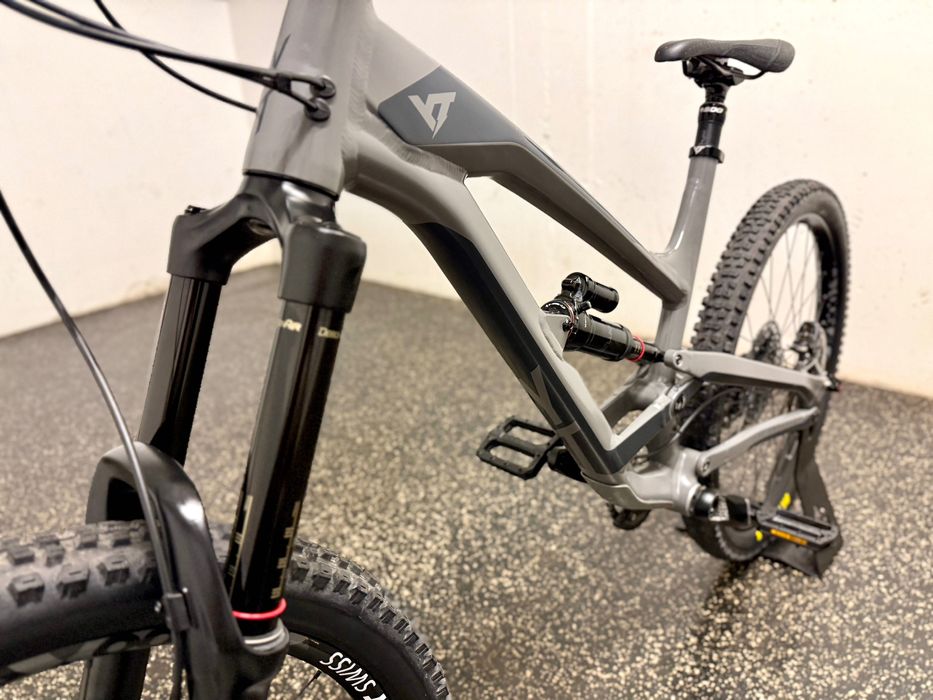 YT Capra 2019  L 27,5 RS Lyrik Super Deluxe DT Swiss Idealny Stan !
