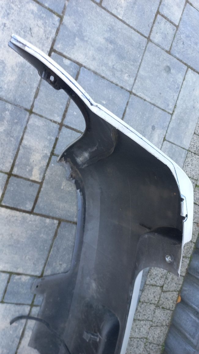 Opel Meriva a  zderzak tyl tylny srebrny z157