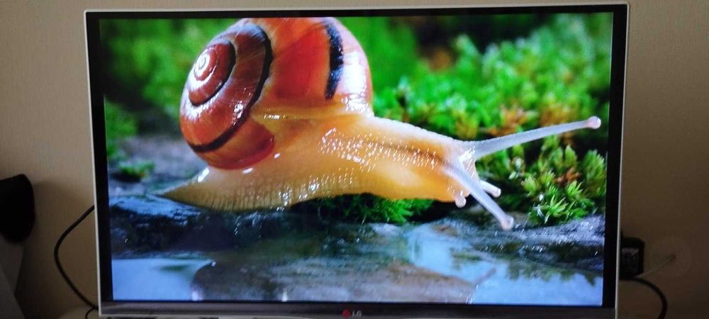 Телевизор LG 32LA667V  FULL  HD