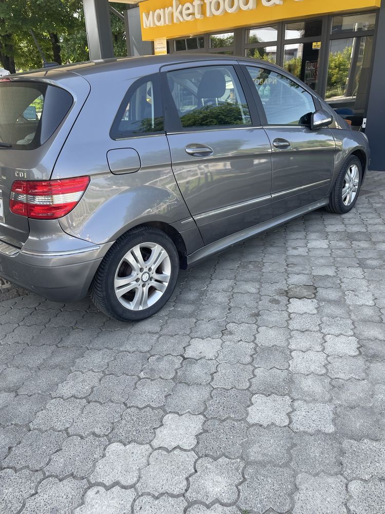 Авто Mersedes Bens В180