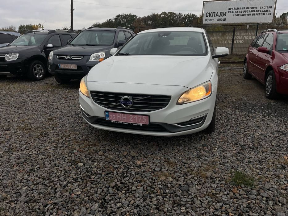 Volvo v60 2.5 бензин