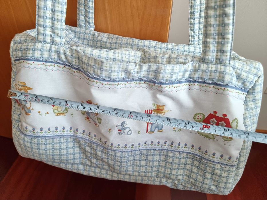 Mala de maternidade em tons de branco e azul