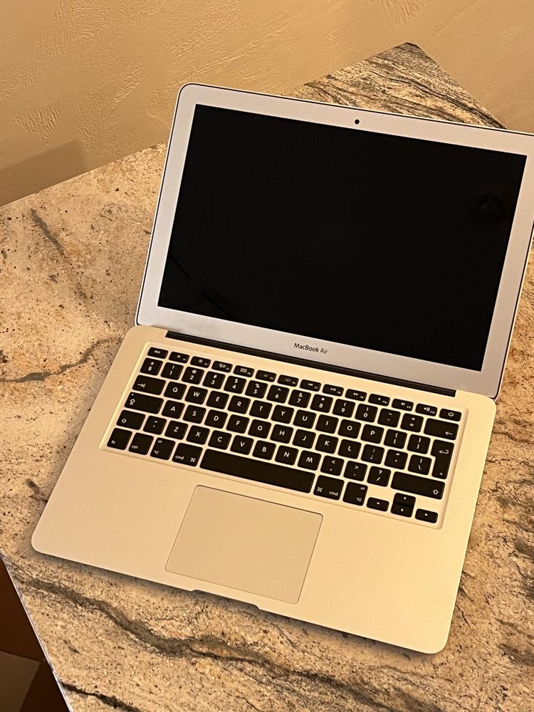 MacBook Air 13’ (Early 2015)