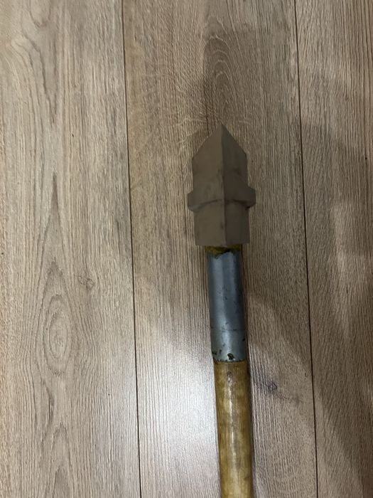 Колун для рубки дров.