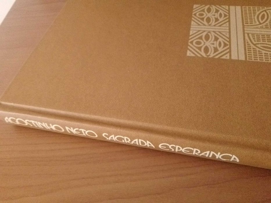 Livro Sagrada esperança, de Agostinho Neto