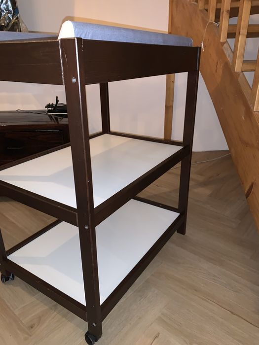 Przewijak wolnostojący z półkami