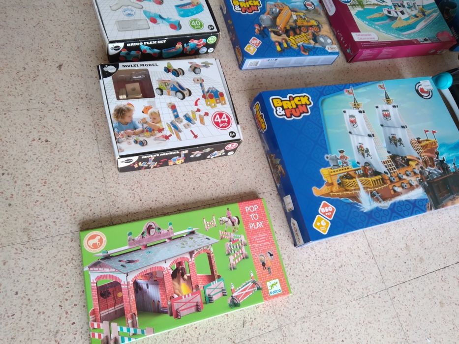 Diversos brinquedos jogos puzzles