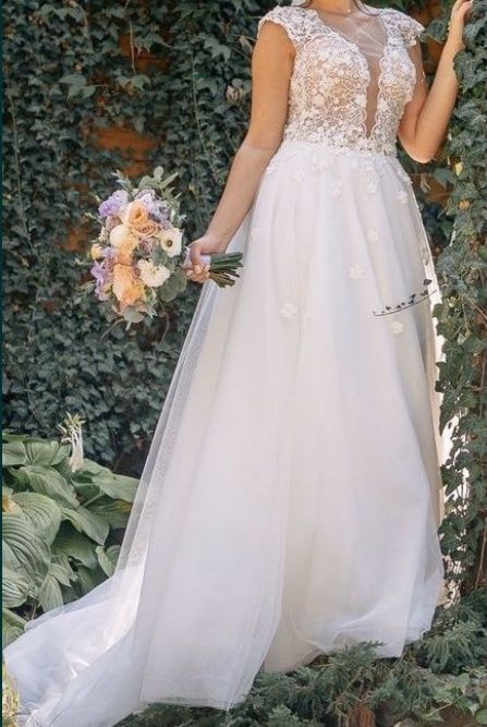 Свадебное платье. Очень красивое.
