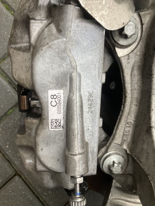 BMW g20 g21 zacisk lewy przód