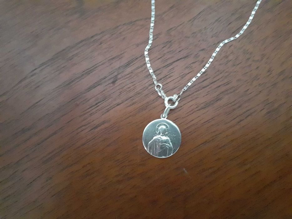 Fio de Prata com Medalha