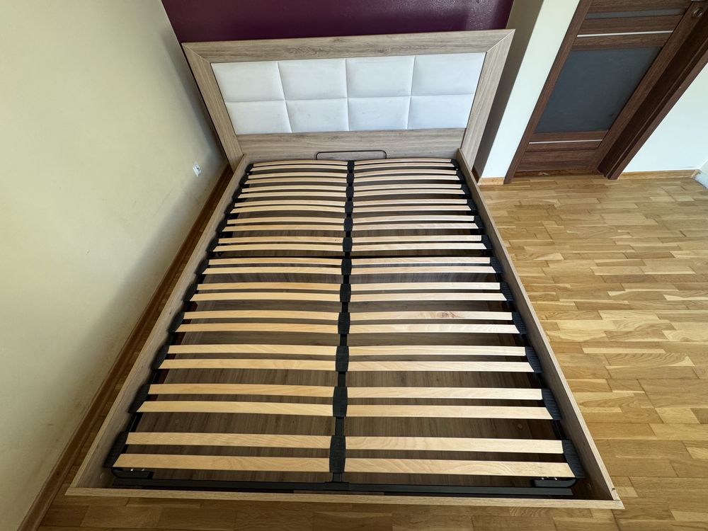 Łożko z tapicerowanyn zagłowkiem 160x200