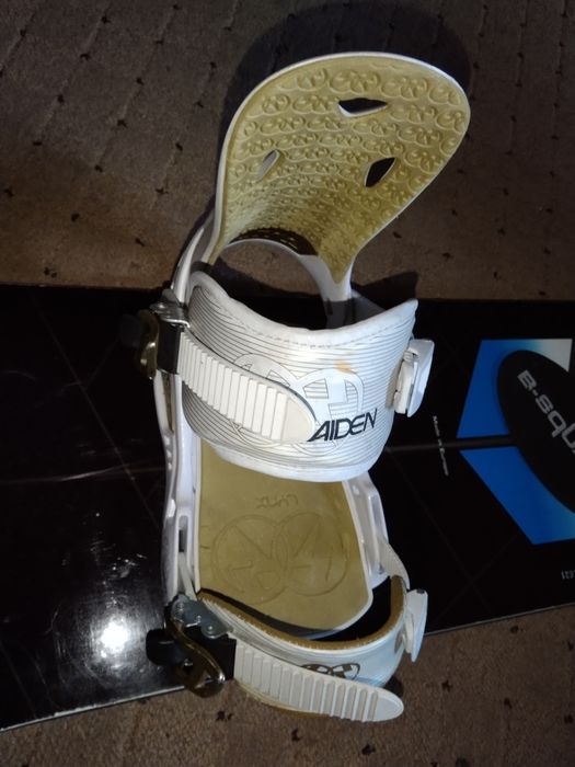 Deska snowboardowa B-SIGQAR o długości 145 cm