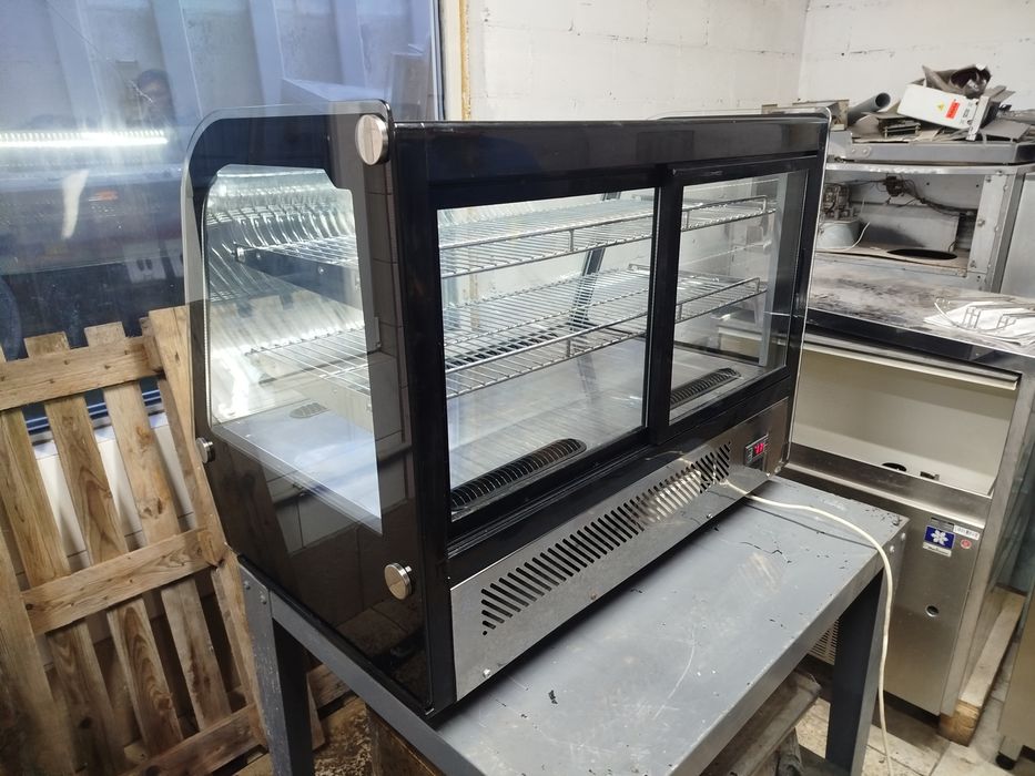 Холодильна вітрина панорамна .