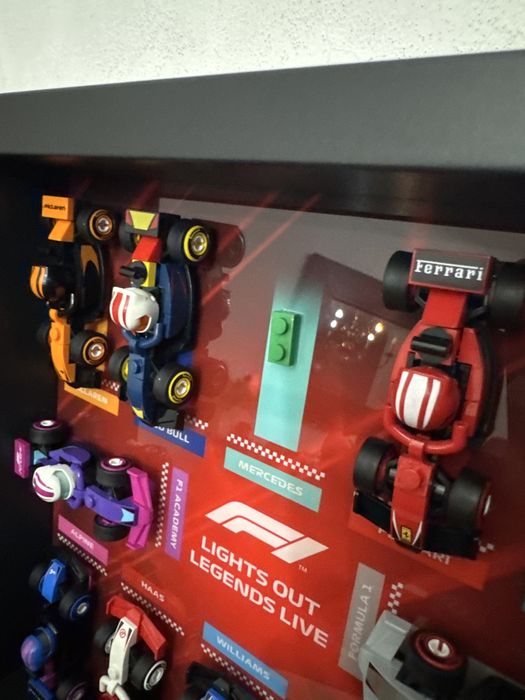 Coleção completa com quadro lego F1 71049