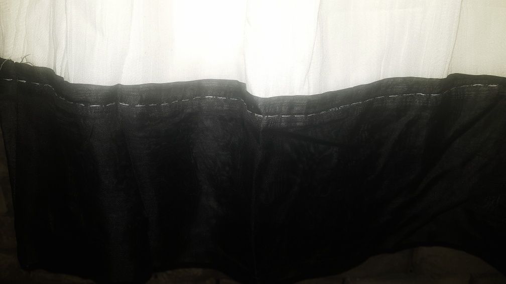 Spódnica biało-czarna z fastrygą marki SIMPLE