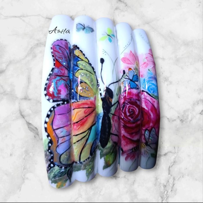 Manicure hybrydowy