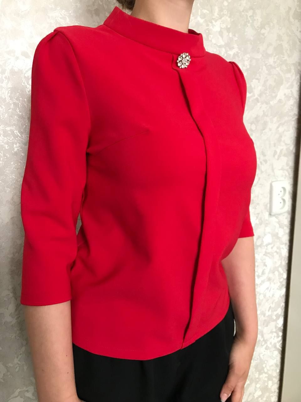 Ідеальна червона блузка