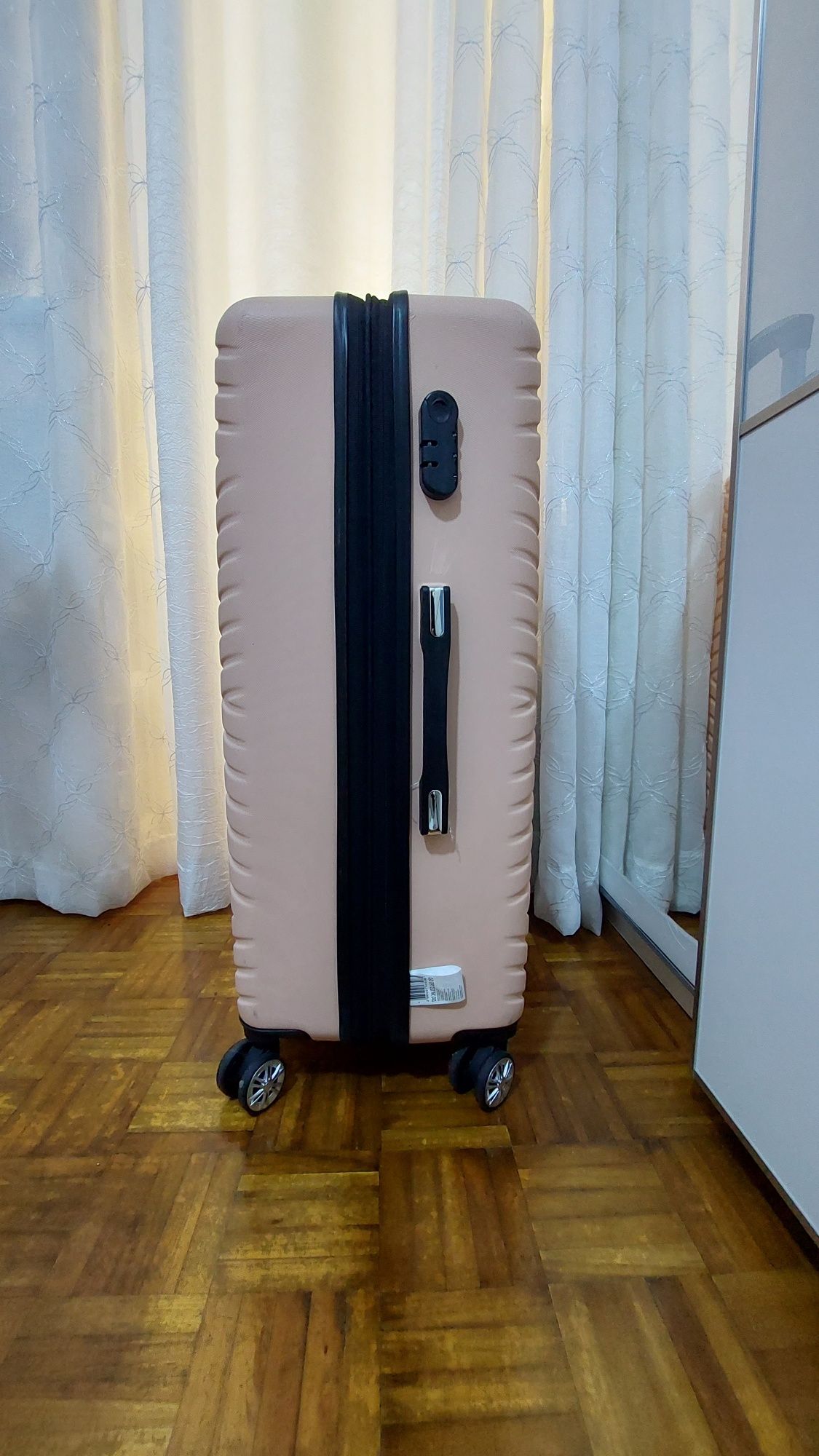 Mala viagem cor Rosa claro. Usada uma vez