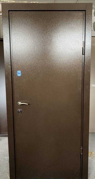 Продам двері з металу для офісу або складу