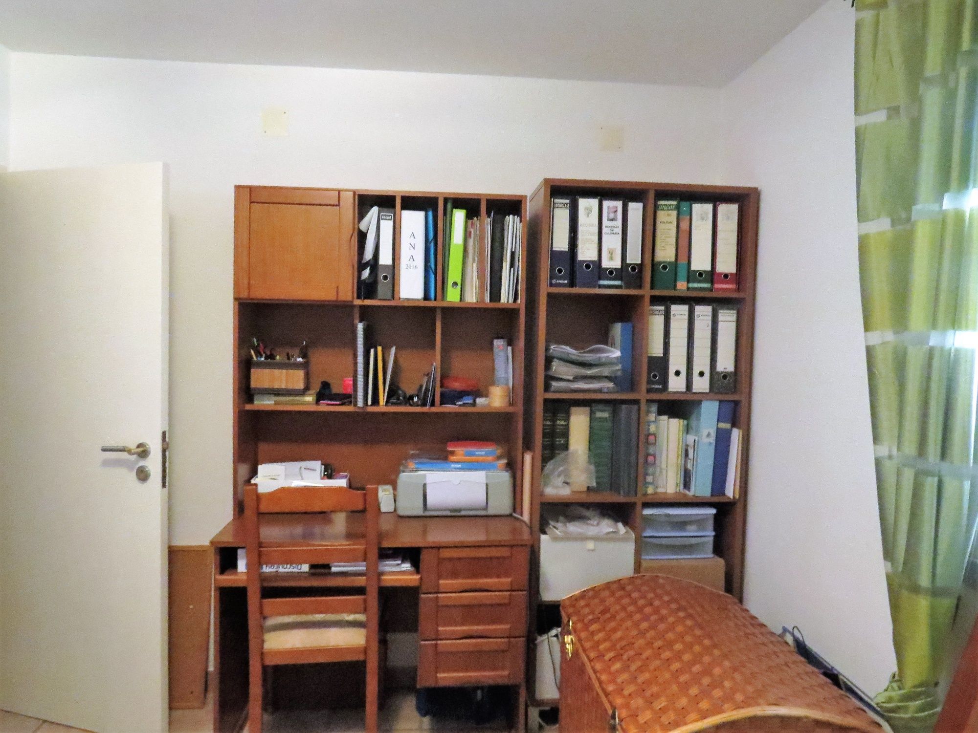 Estante desmontável , secretária com 3 gavetas