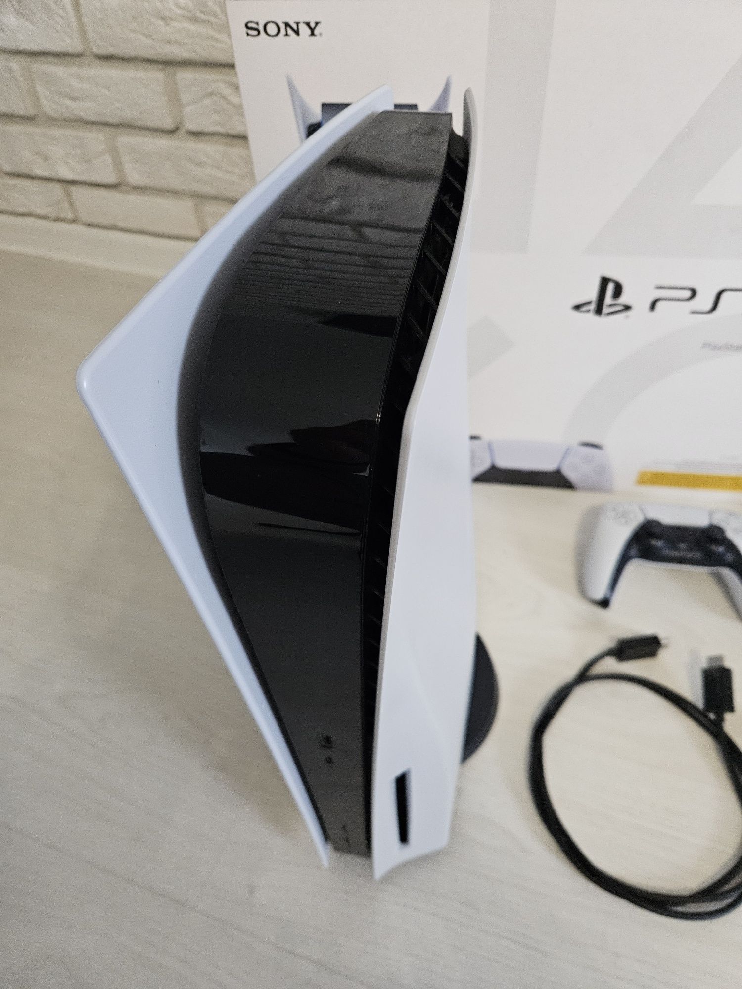 PlayStation 5 PS5 z napędem + dodatkowy pad