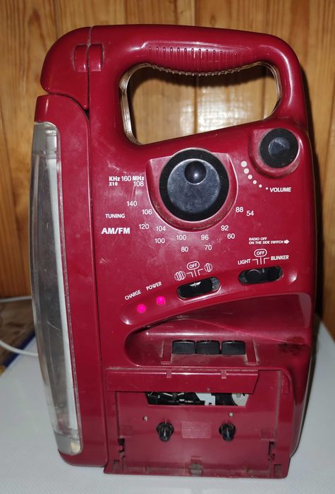 Туристический фонарь з радио і касетним програвачем Sunca