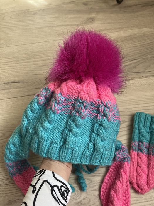 Продам шапку зимову длядівчинки