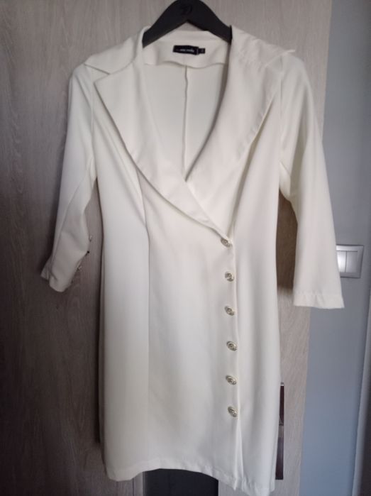 Sukienka beżowa marynarka 36