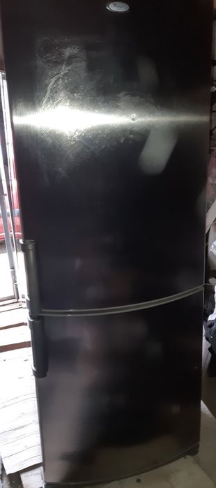 Продам холодильник  Whirlpool полный ноуфрост ( гарантией 6м.)
