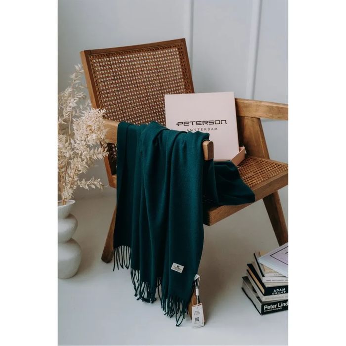 ciepły szal dwustronny w odcieniu butelkowej zieleni - peterson