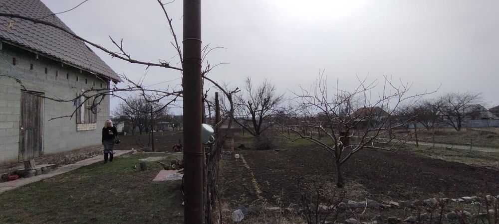 Коробка без внутрішніх робіт. Земельна ділянка 0,12га в с.Новому