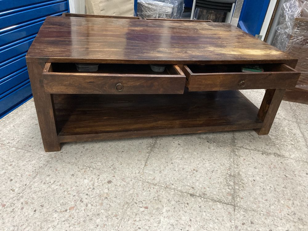 Mesa de centro em madeira maciça com 4 gavetas